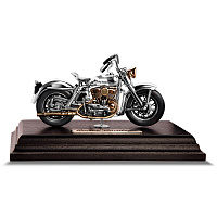 Серебряная модель мотоцикла Harley Davidson